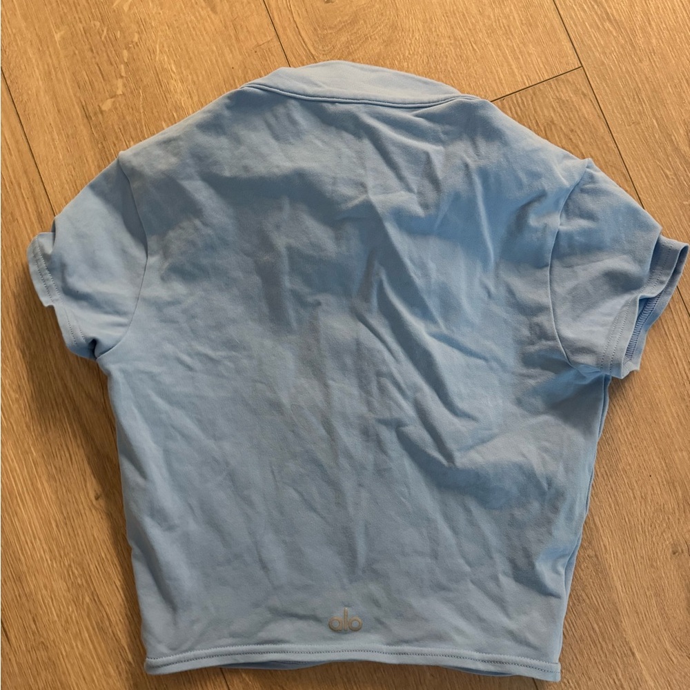 ALO blue button crop top XS - Picture 3 of 4